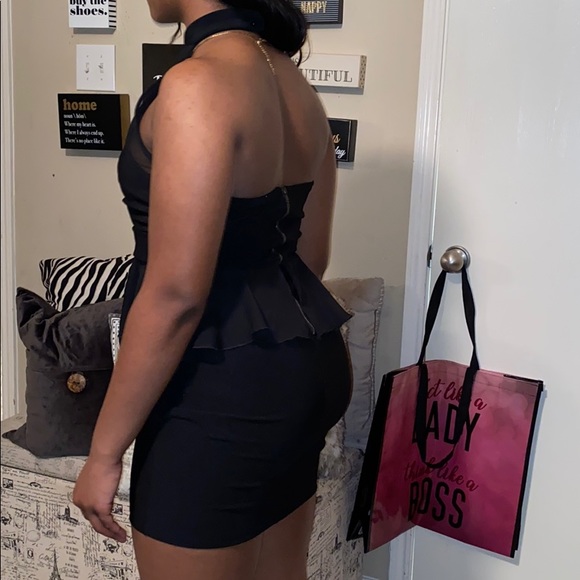 Guess “little black” mini dress size Medium - Picture 4 of 5